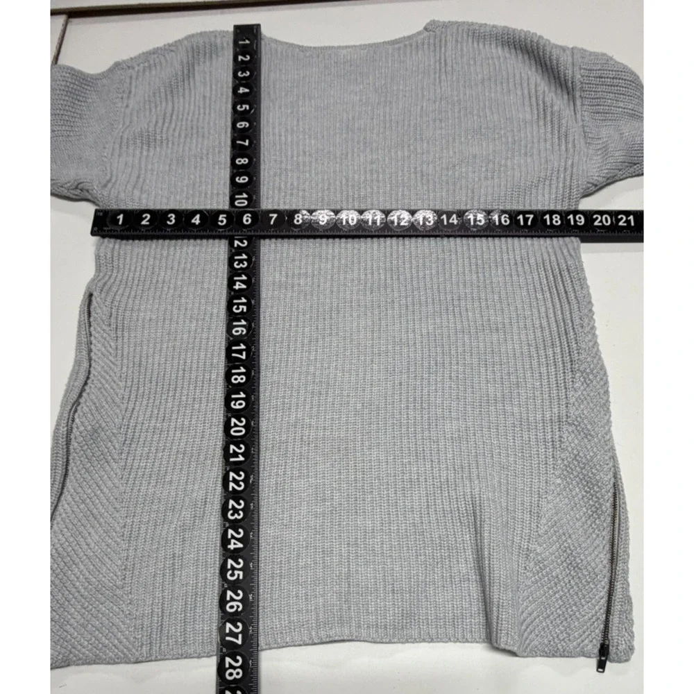 Cabi Sweater Womens Medium Gray‎ V-Neck Side Zippers Soft Pullover